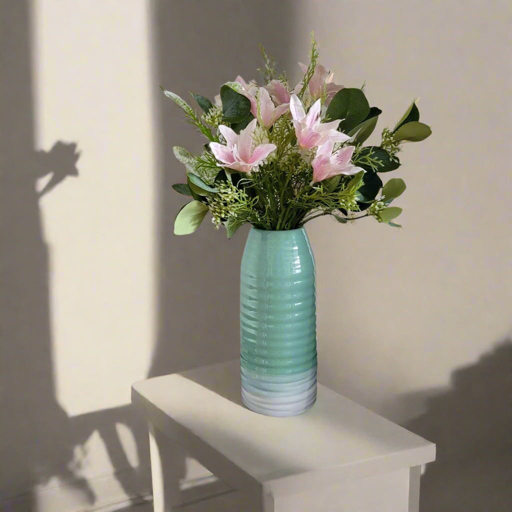 Mintgrøn/Hvid Keramisk Vase Med Kunstige Blomster